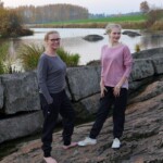 Lepakkohihamalli on mukava päällä, sopii niin housujen kuin hameenkin kanssa. Paitaa on saatavilla useassa koossa. Materiaali on luonnonmukainen ja kasiväreillä värjätty.
Materiaali 50% Tencel 28% Pellava 22% Puuvilla.
Paitoja löytyy Taito-Valpurista Lumilantie 1 Raisio